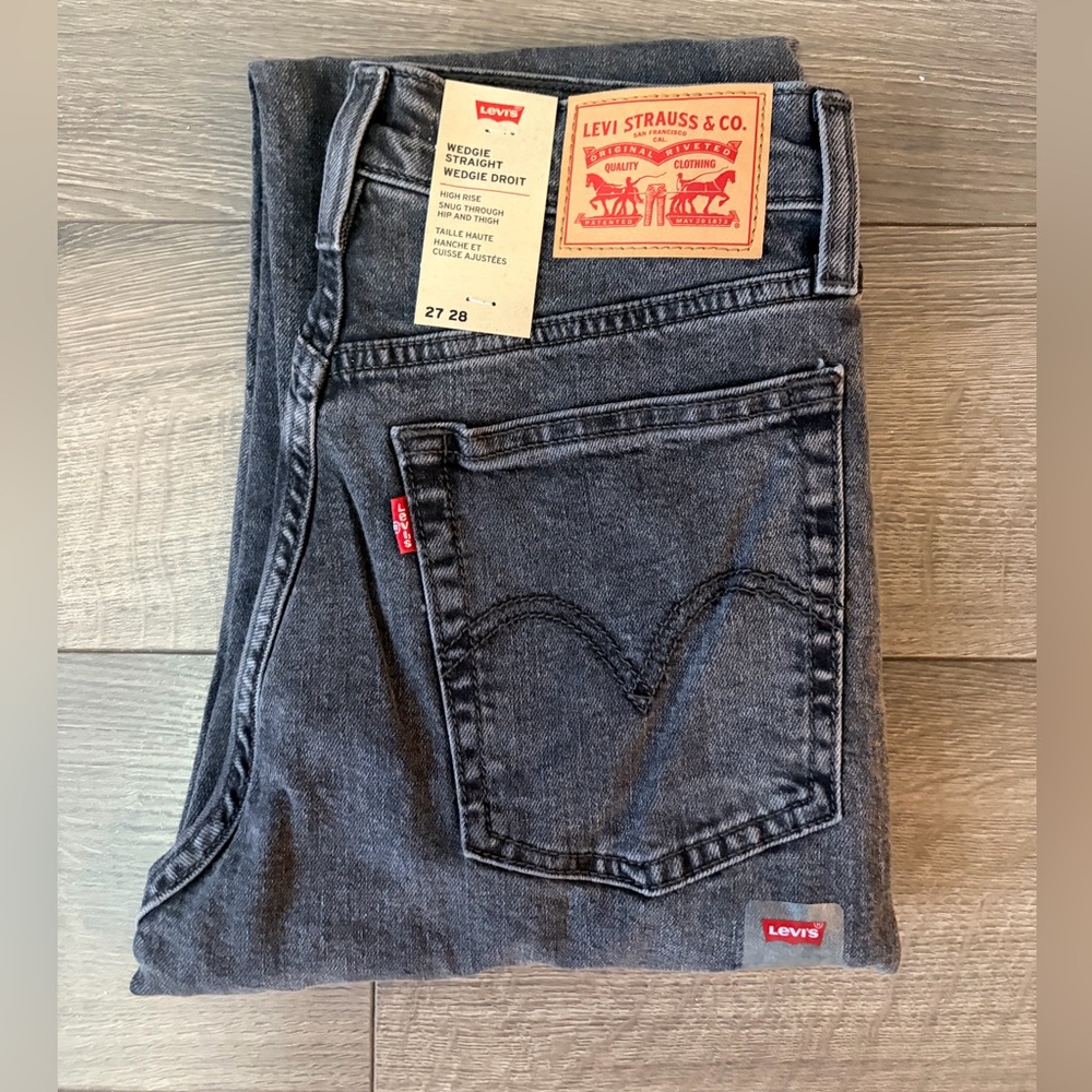 27x28 Levi's Women's Dark Gray Straight Leg Jeans